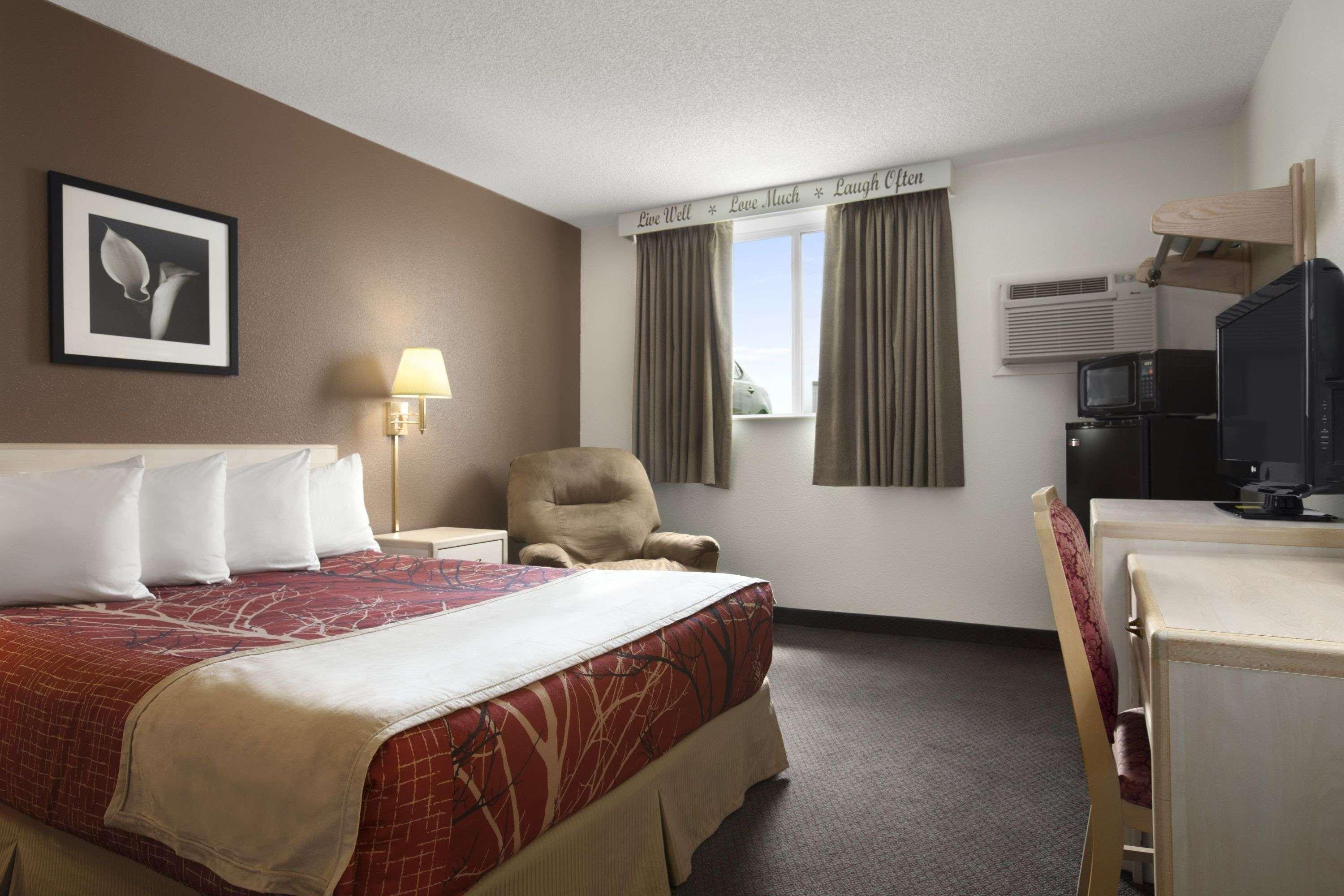 Econo Lodge Скотсблафф Экстерьер фото
