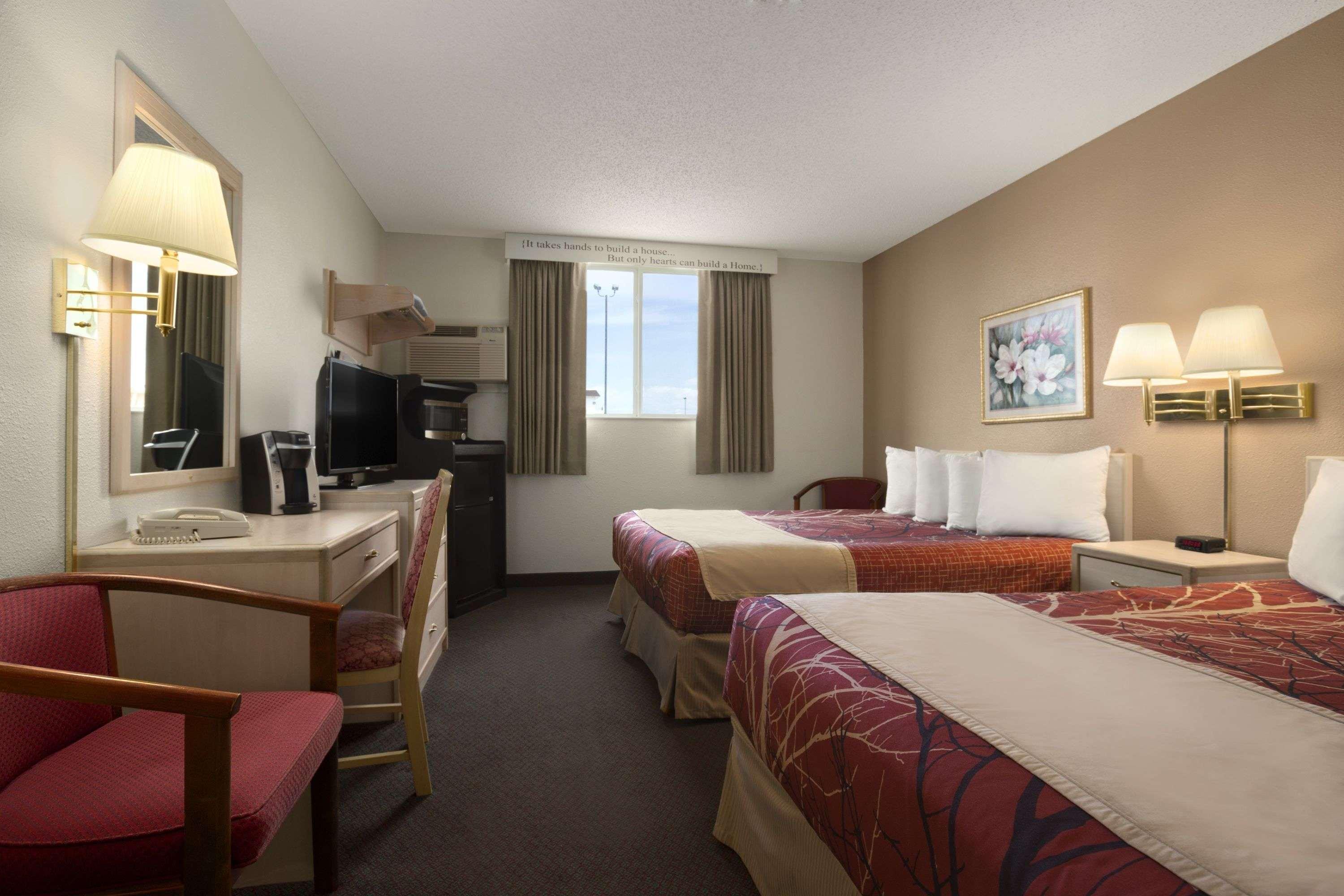 Econo Lodge Скотсблафф Экстерьер фото