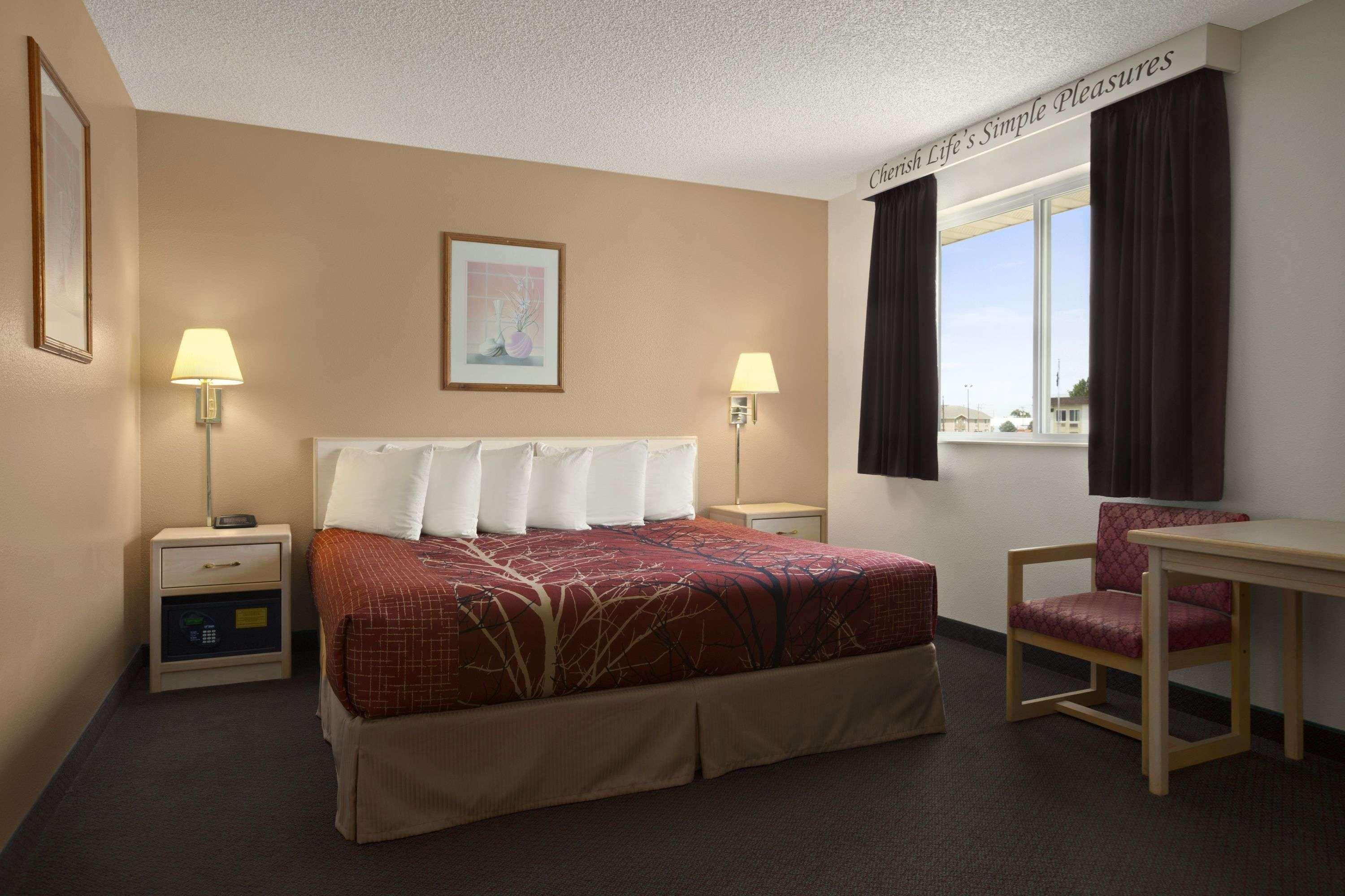 Econo Lodge Скотсблафф Экстерьер фото