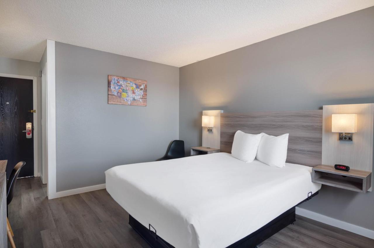 Econo Lodge Скотсблафф Экстерьер фото
