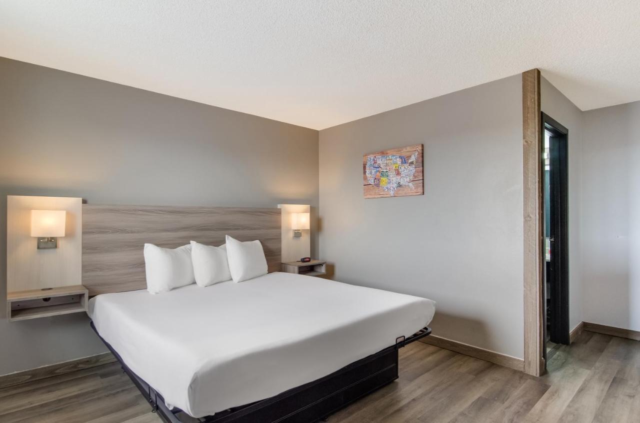 Econo Lodge Скотсблафф Экстерьер фото