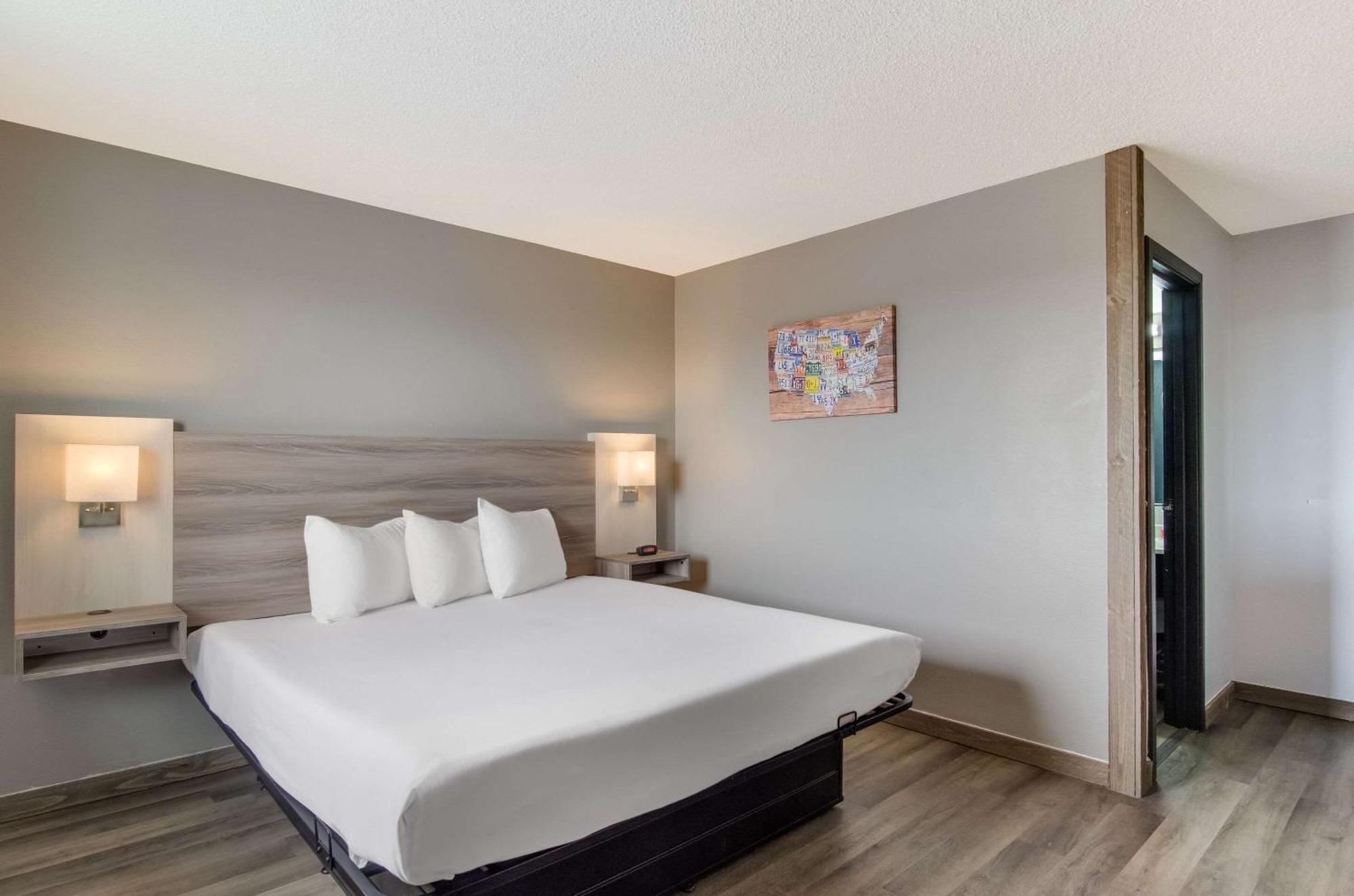 Econo Lodge Скотсблафф Экстерьер фото