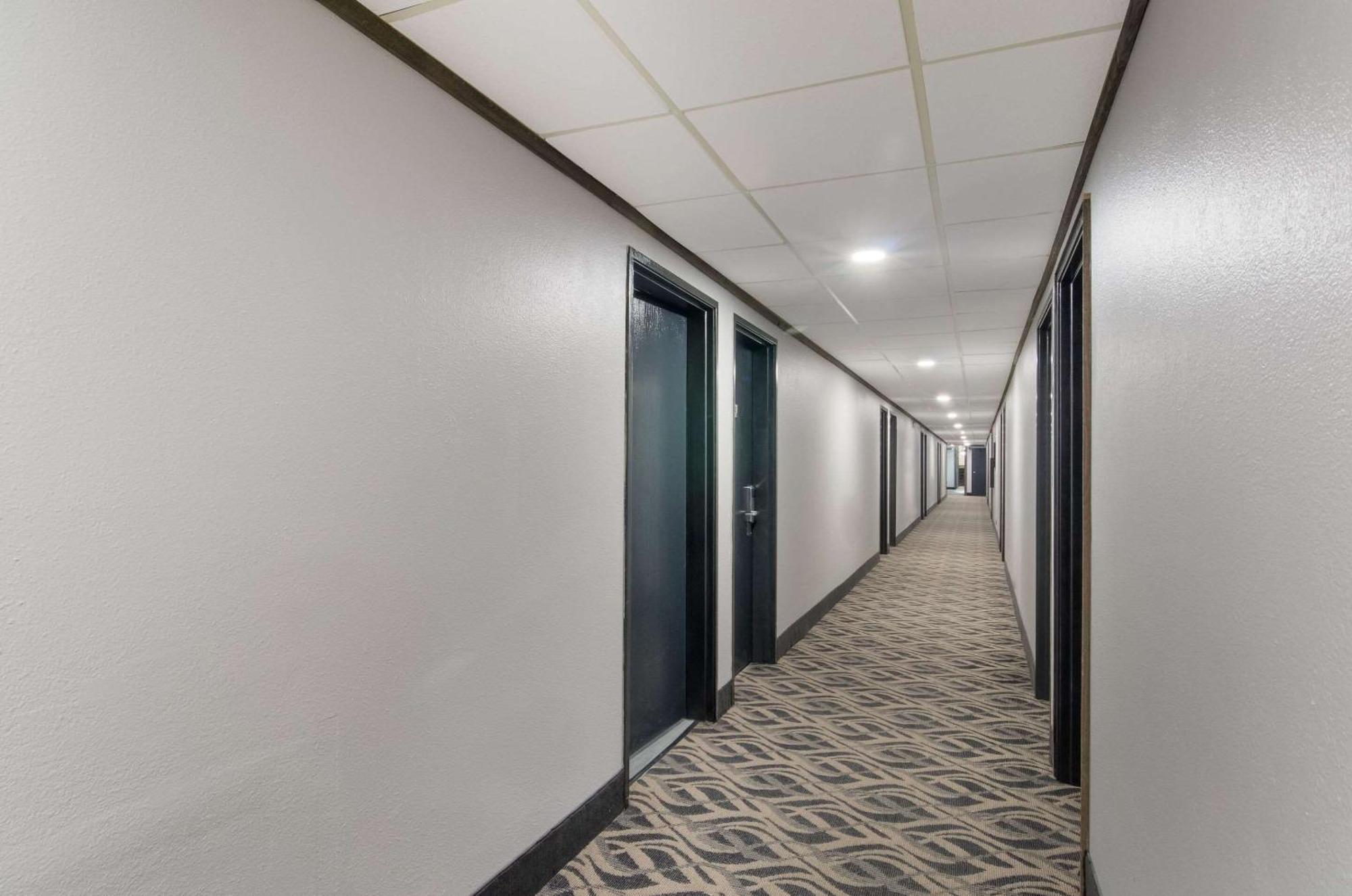 Econo Lodge Скотсблафф Экстерьер фото