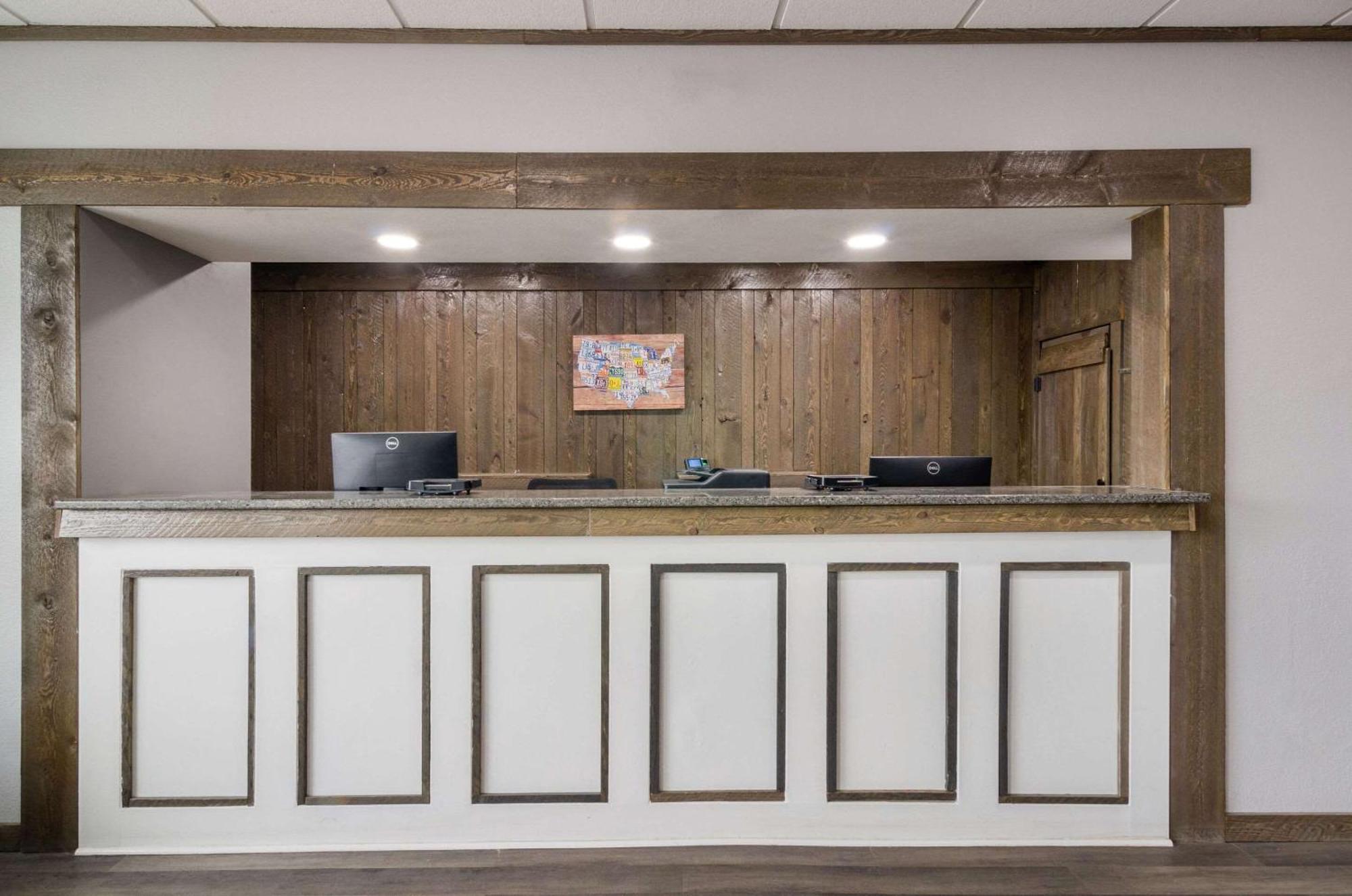 Econo Lodge Скотсблафф Экстерьер фото